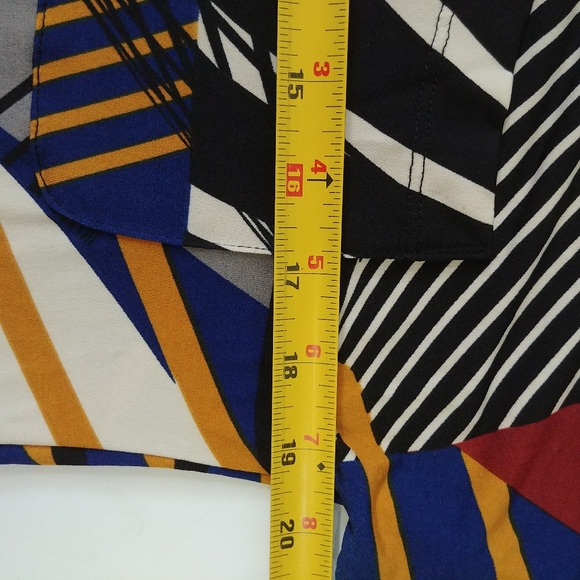 ✨3 for $30✨ Print Tunic w/ Button Detail NWOT - Picture 7 of 9